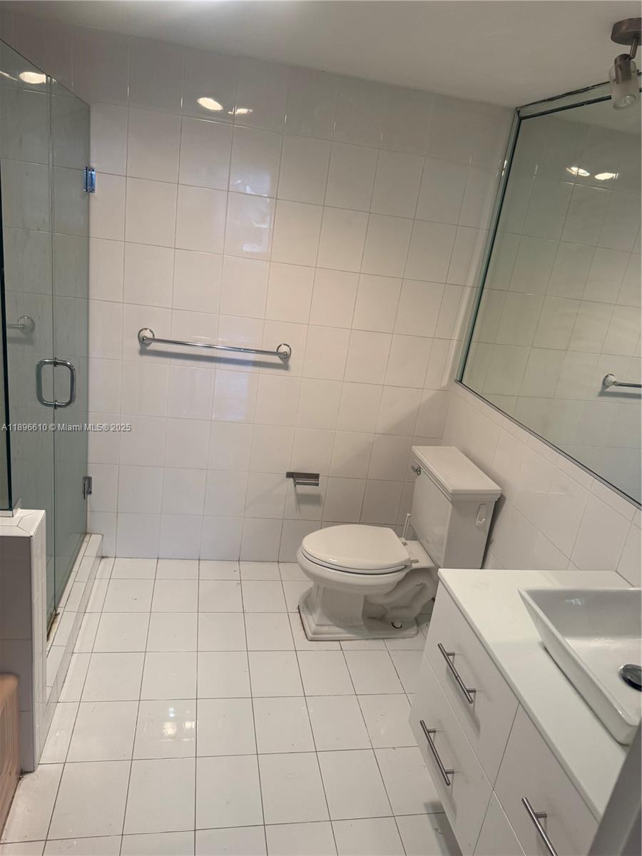IMPERIAL HOUSE CONDO - Residential