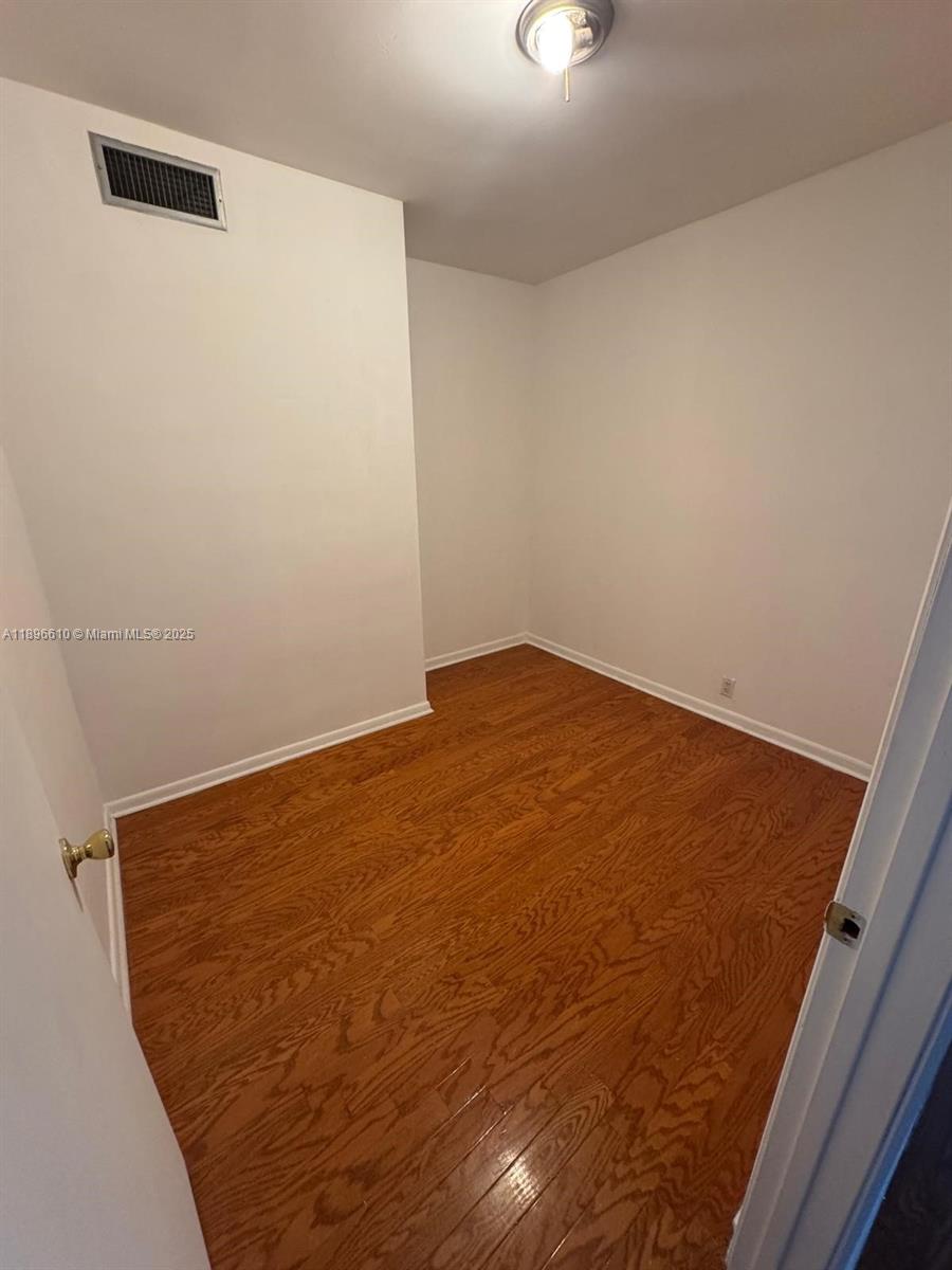 IMPERIAL HOUSE CONDO - Residential