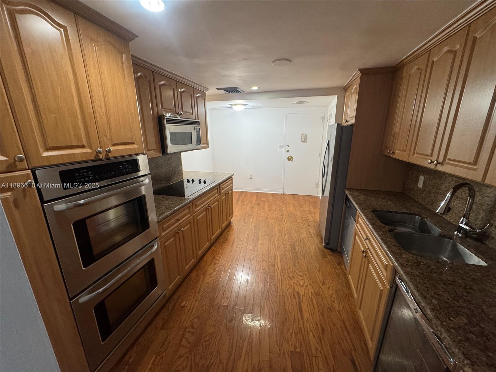 IMPERIAL HOUSE CONDO - Residential