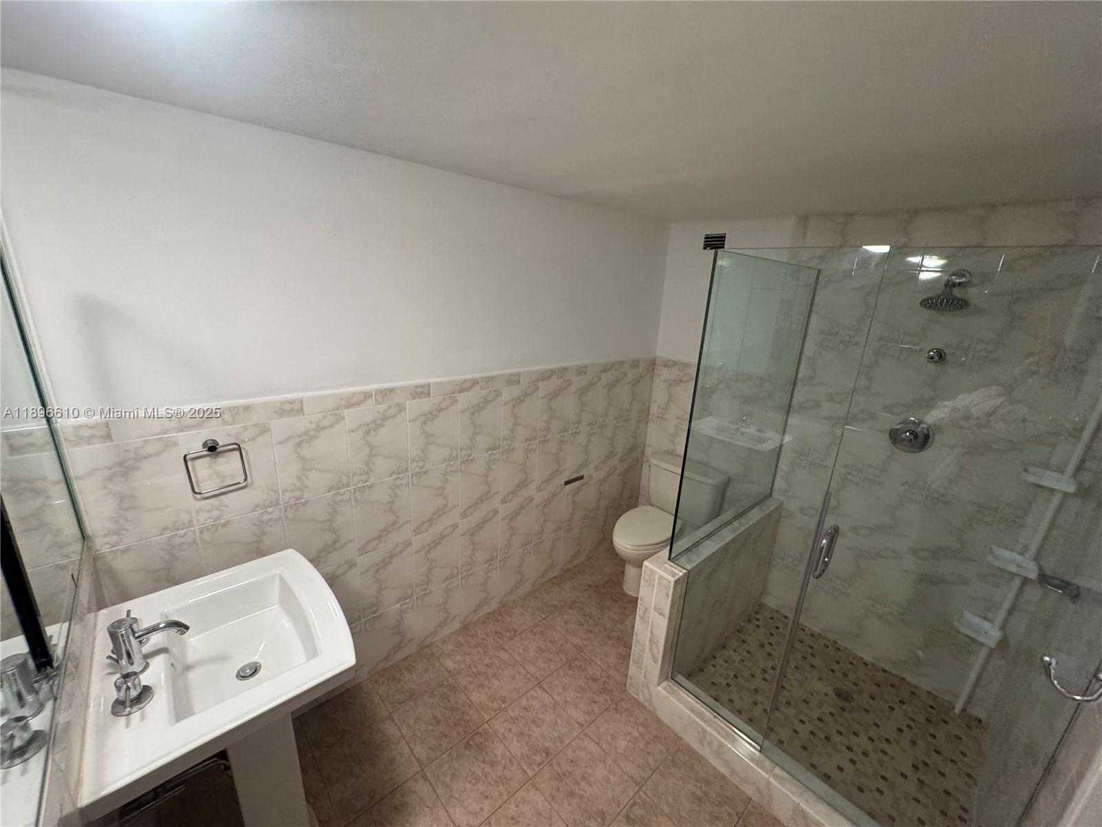 IMPERIAL HOUSE CONDO - Residential