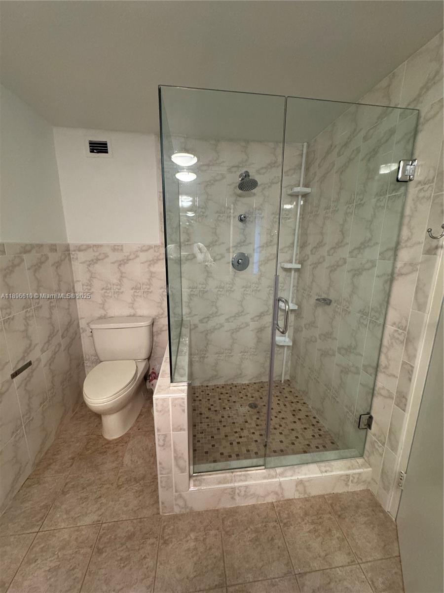IMPERIAL HOUSE CONDO - Residential