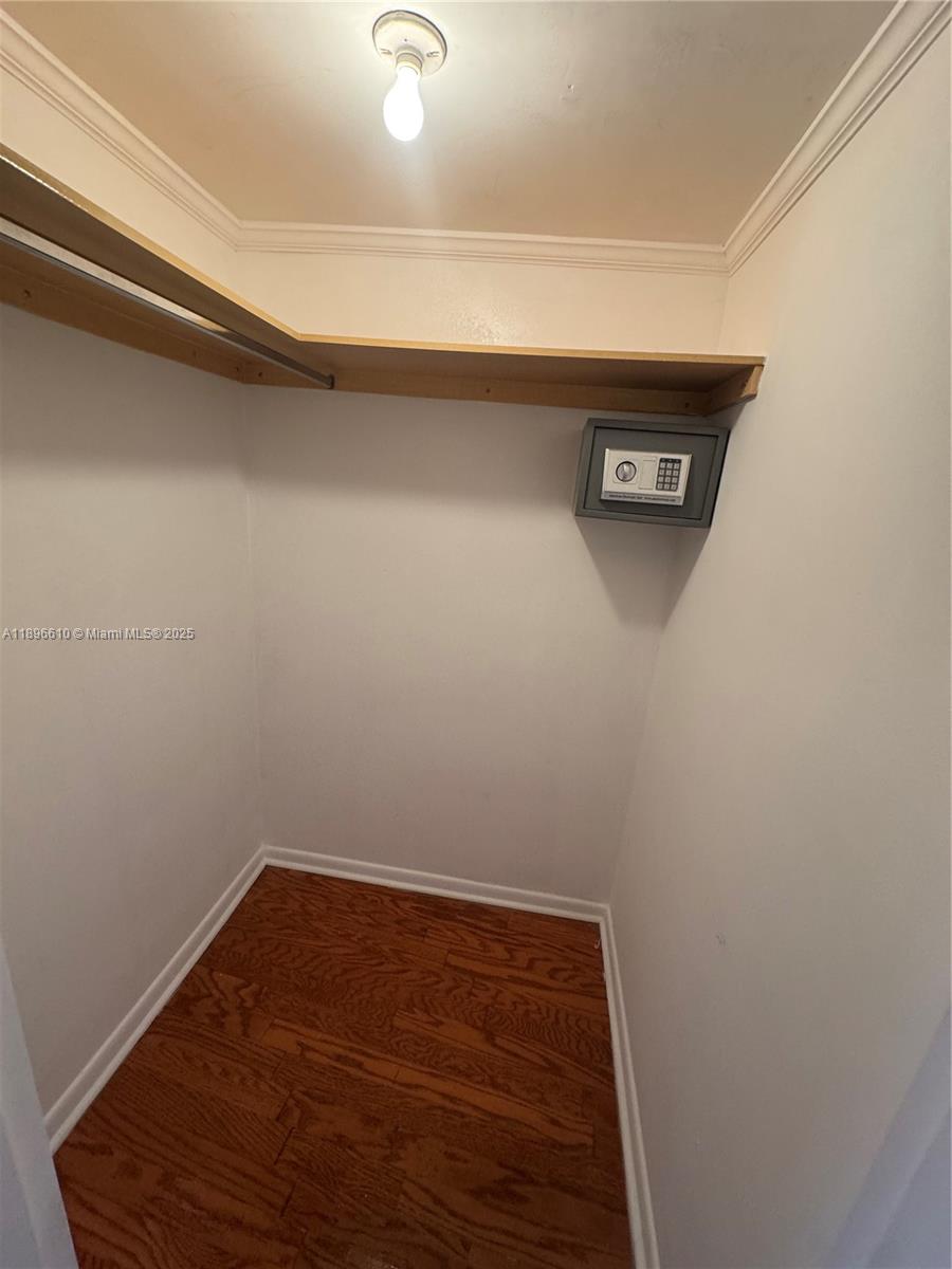 IMPERIAL HOUSE CONDO - Residential