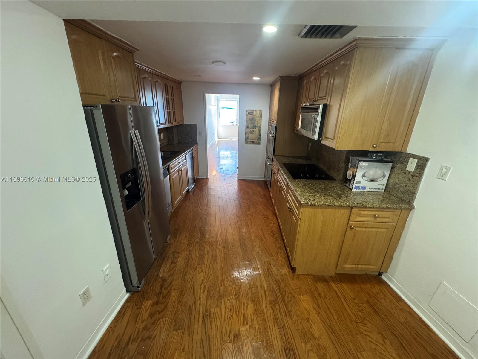 IMPERIAL HOUSE CONDO - Residential