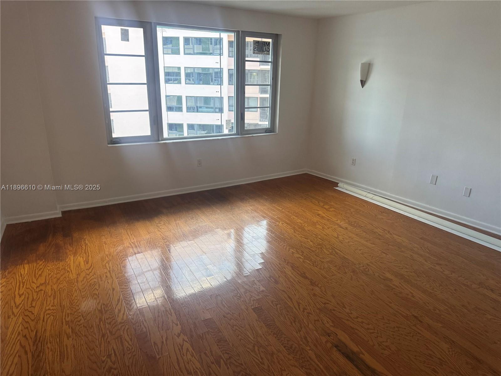 IMPERIAL HOUSE CONDO - Residential