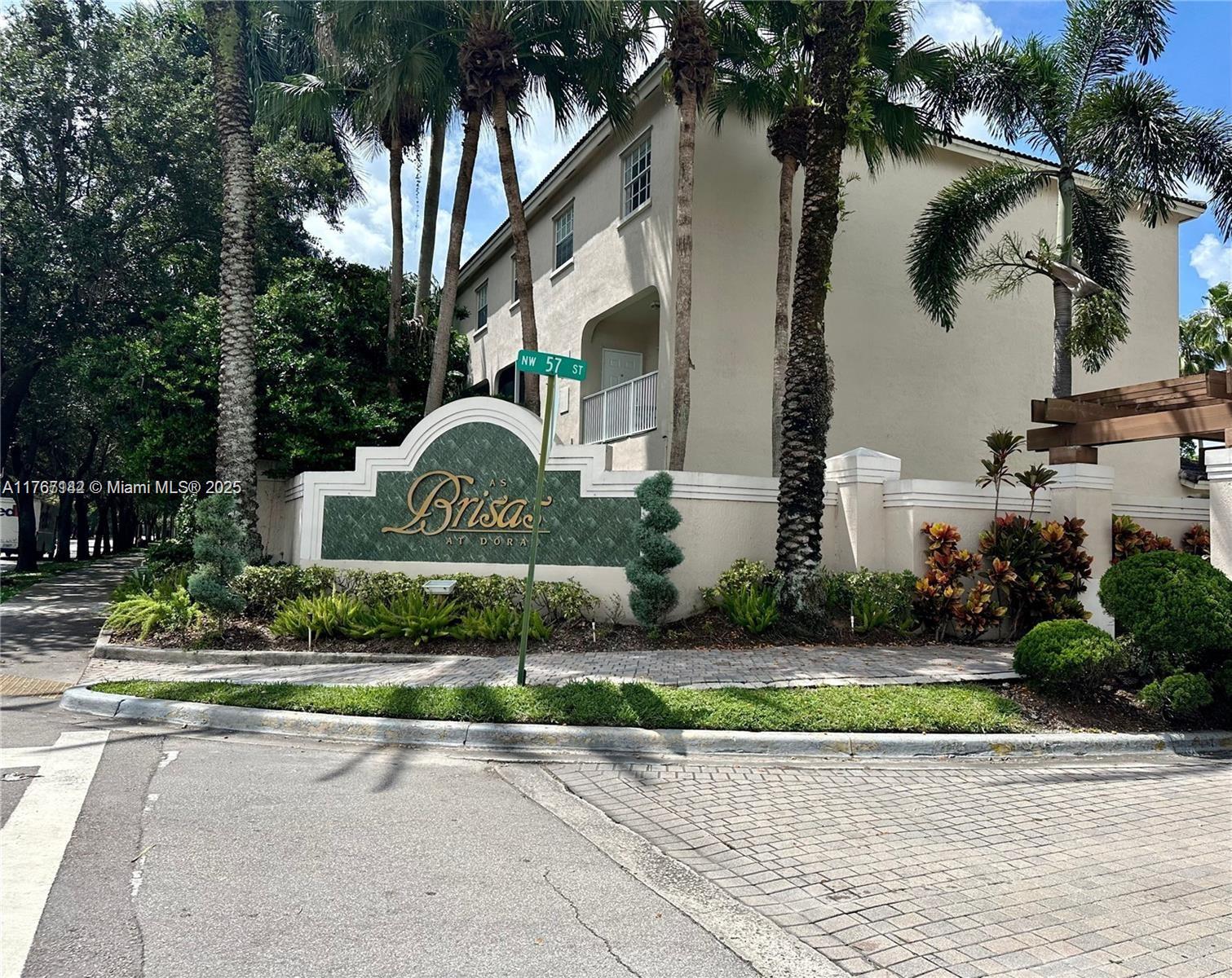 5640 Nw 115th Ct 206, Doral, Miami-Dade County, Florida - 2 Bedrooms  
3 Bathrooms - 