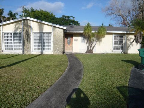 18451 SW 90th Ave Cutler Bay FL 33157