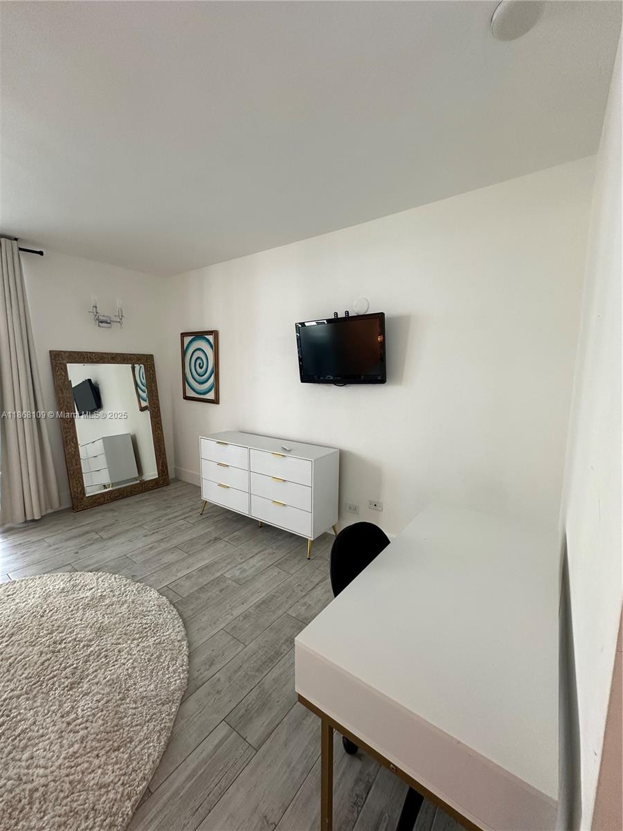 RONEY PALACE CONDO - Residential Lease