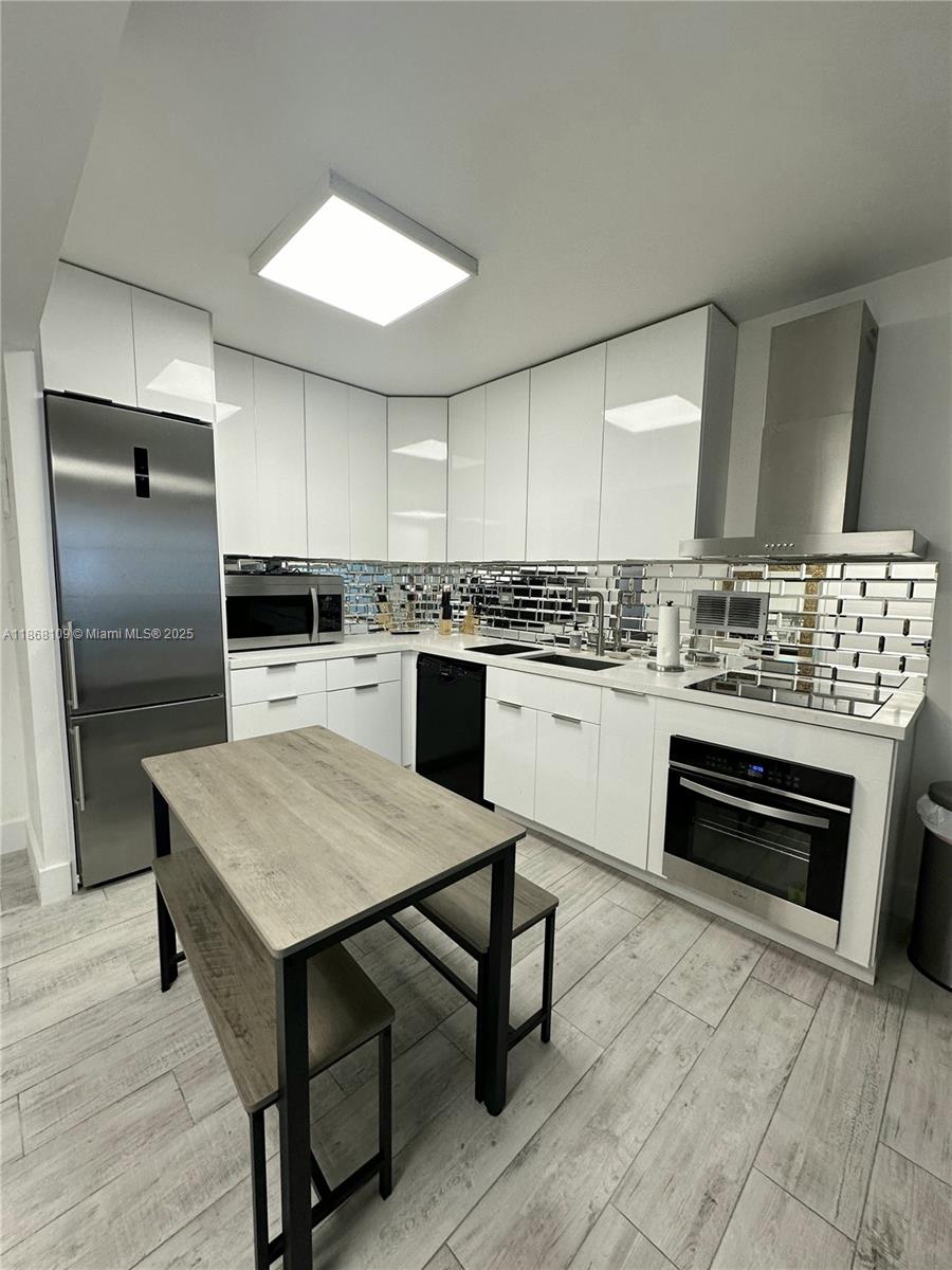 RONEY PALACE CONDO - Residential Lease