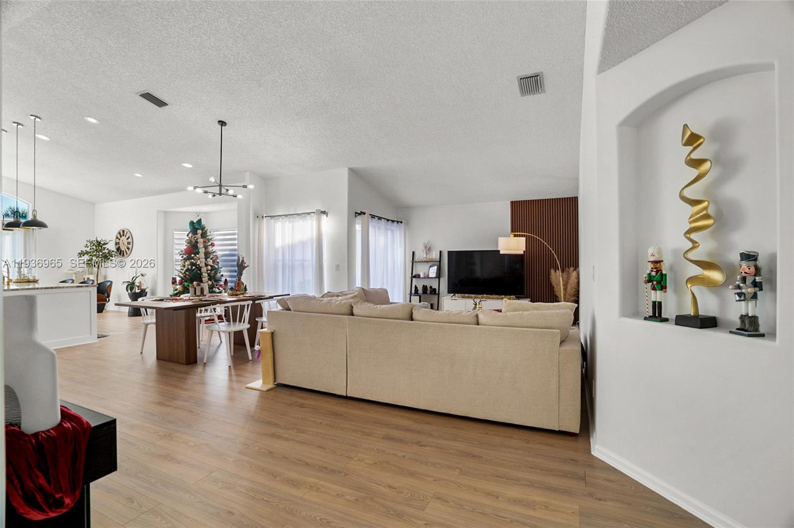 BALMORAL COUNTRY CLUB LAC - Residential