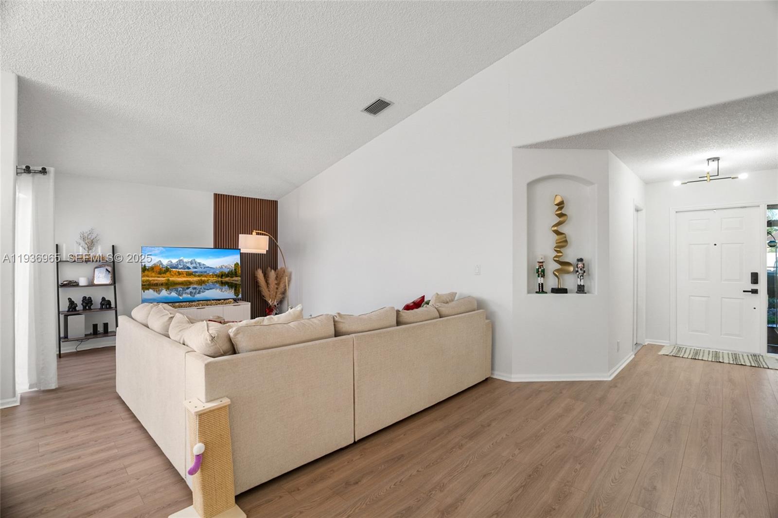 BALMORAL COUNTRY CLUB LAC - Residential