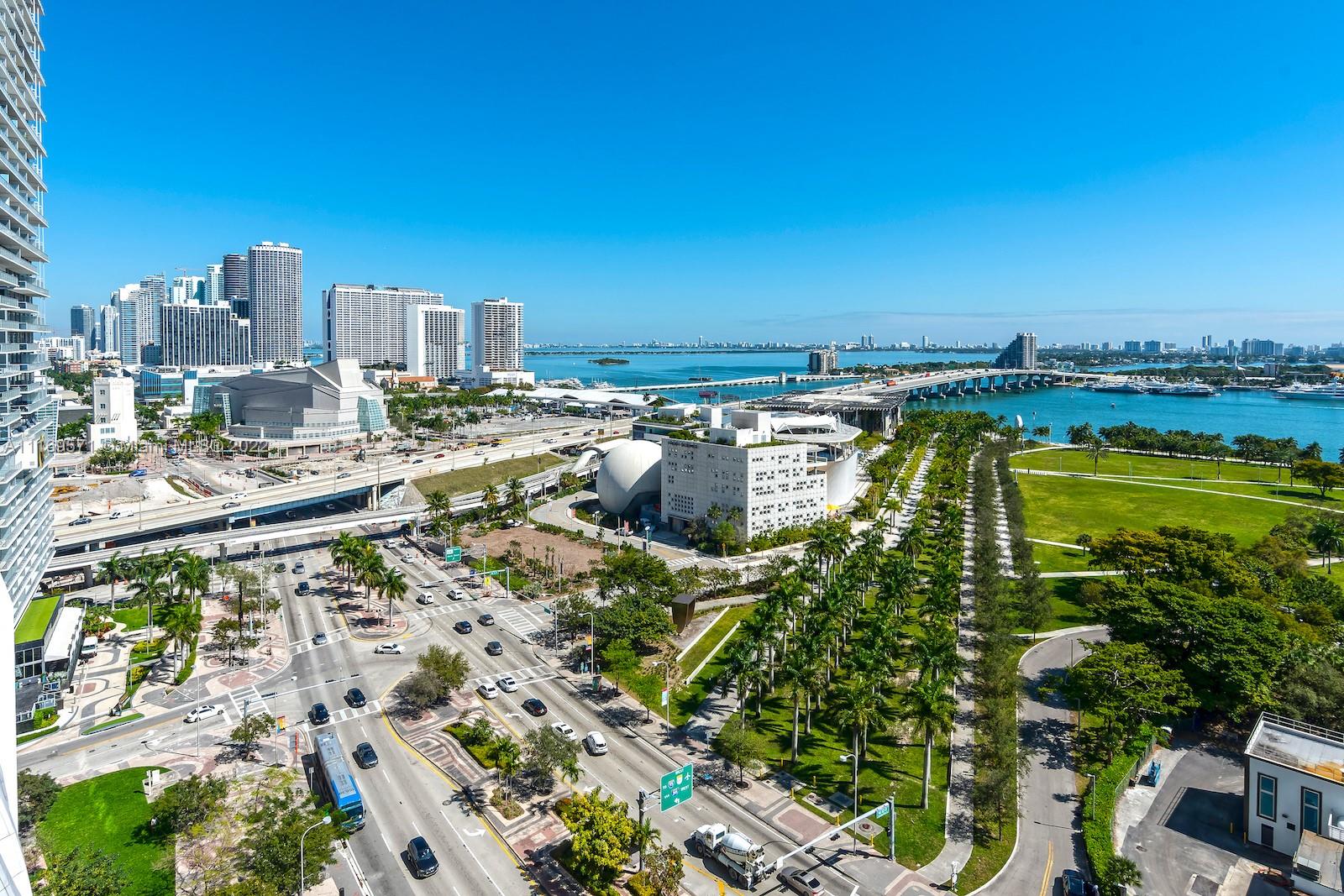 900 Biscayne Blvd 2006