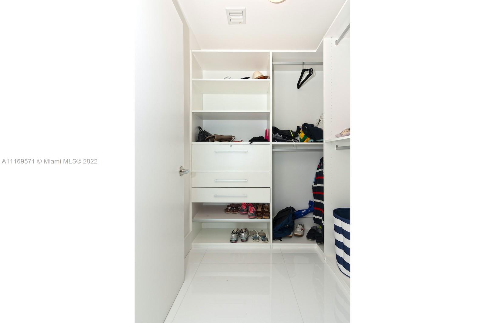 900 BISCAYNE BAY - Residential Lease