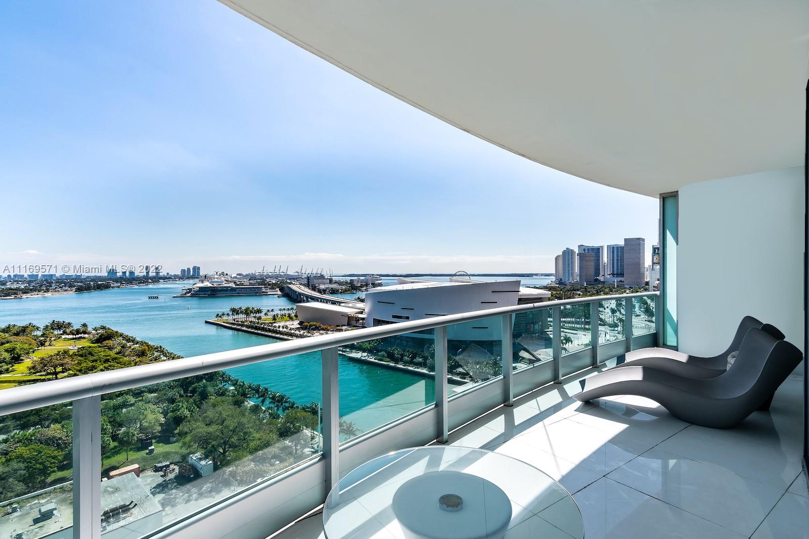 900 Biscayne Blvd 2006