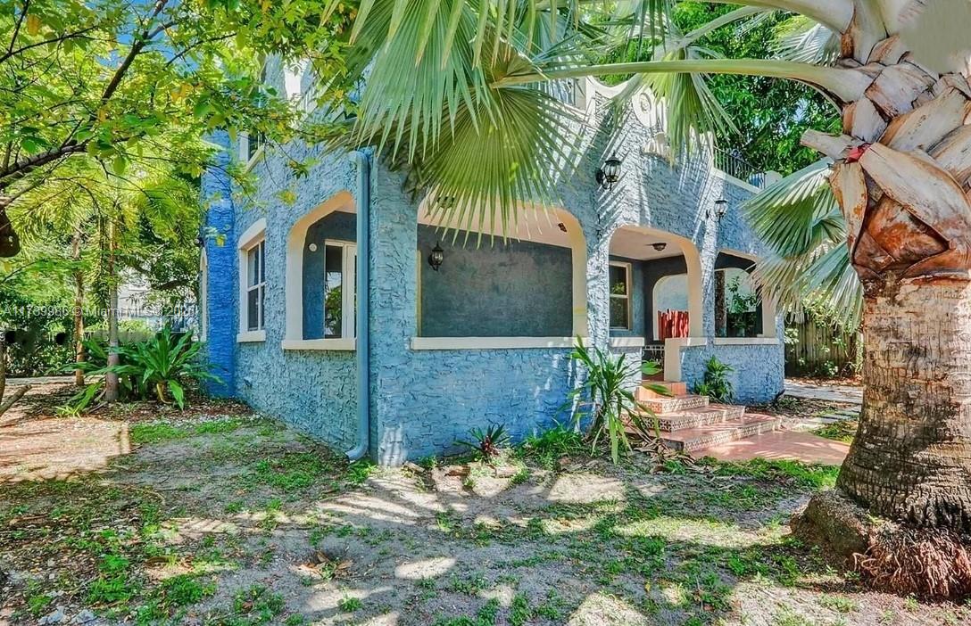 1537 Sw 10th St, Miami, Broward County, Florida - 6 Bedrooms  
3 Bathrooms - 