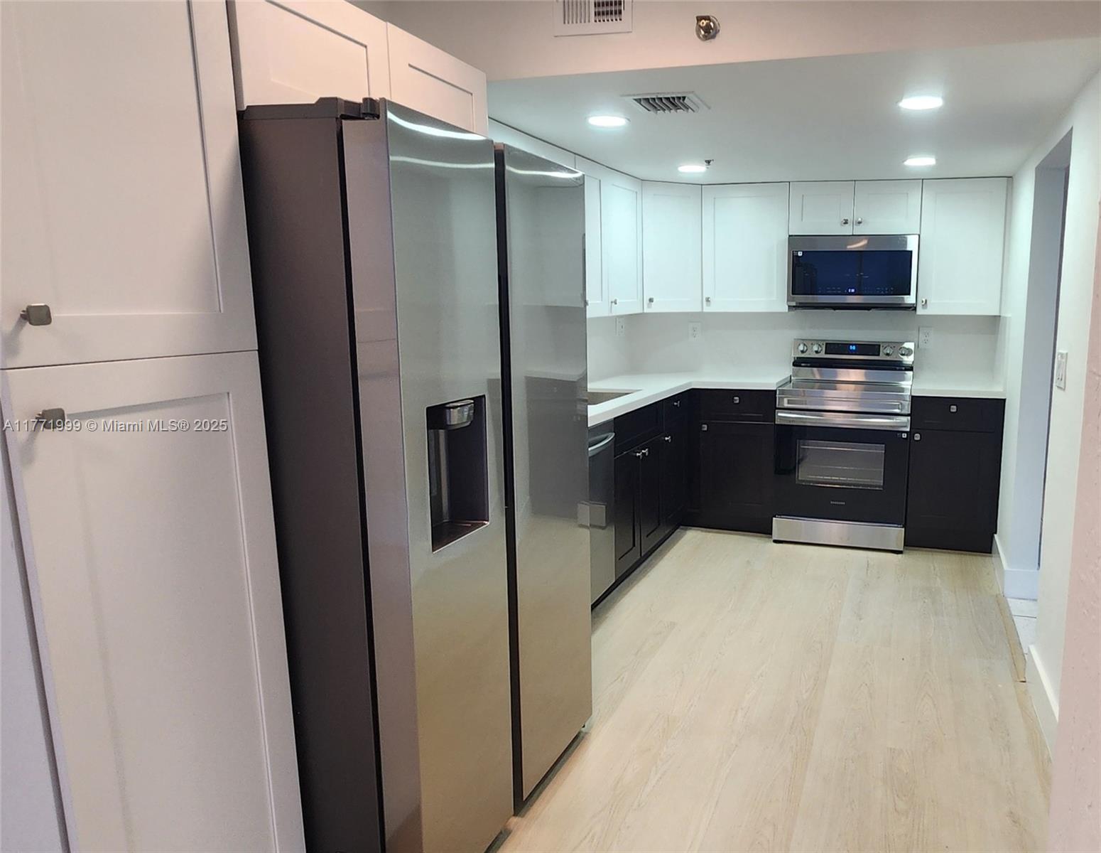 Beautiful Corner Unit - 3 Bed / 2 Bath - Wood & Tile Floors - New Kitchen Cabinets - New Bathroom Cabinets - Washer & Dryer inside of the apartment -- Freshly Painted - Plenty of Closets - Building have Gym, Pool & Barbeque Area - Minutes to Aventura Mall, Supermarkets & the Beach - Next to Greynolds Park * 2 PARKING SPACES * Best in the Area - Location-Location !!!