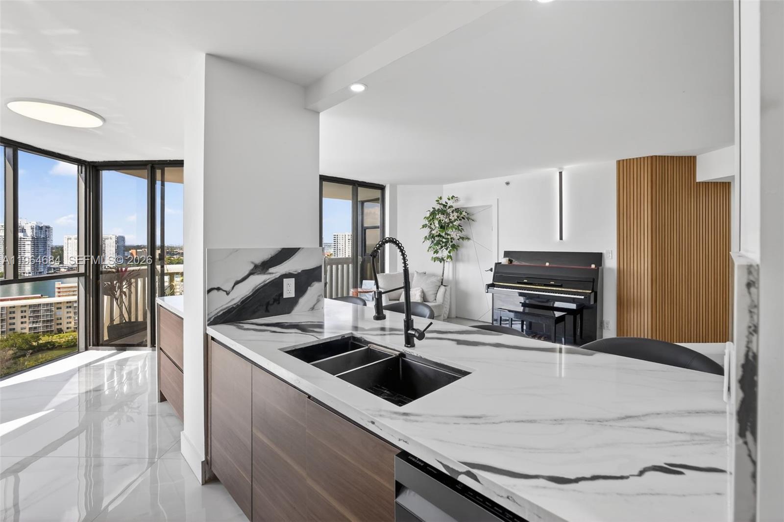 1000 ISL BLVD WILLIAMS IS - Residential