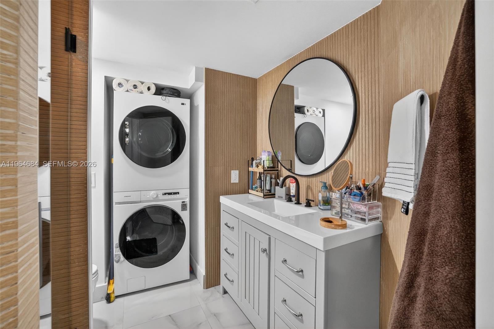 1000 ISL BLVD WILLIAMS IS - Residential