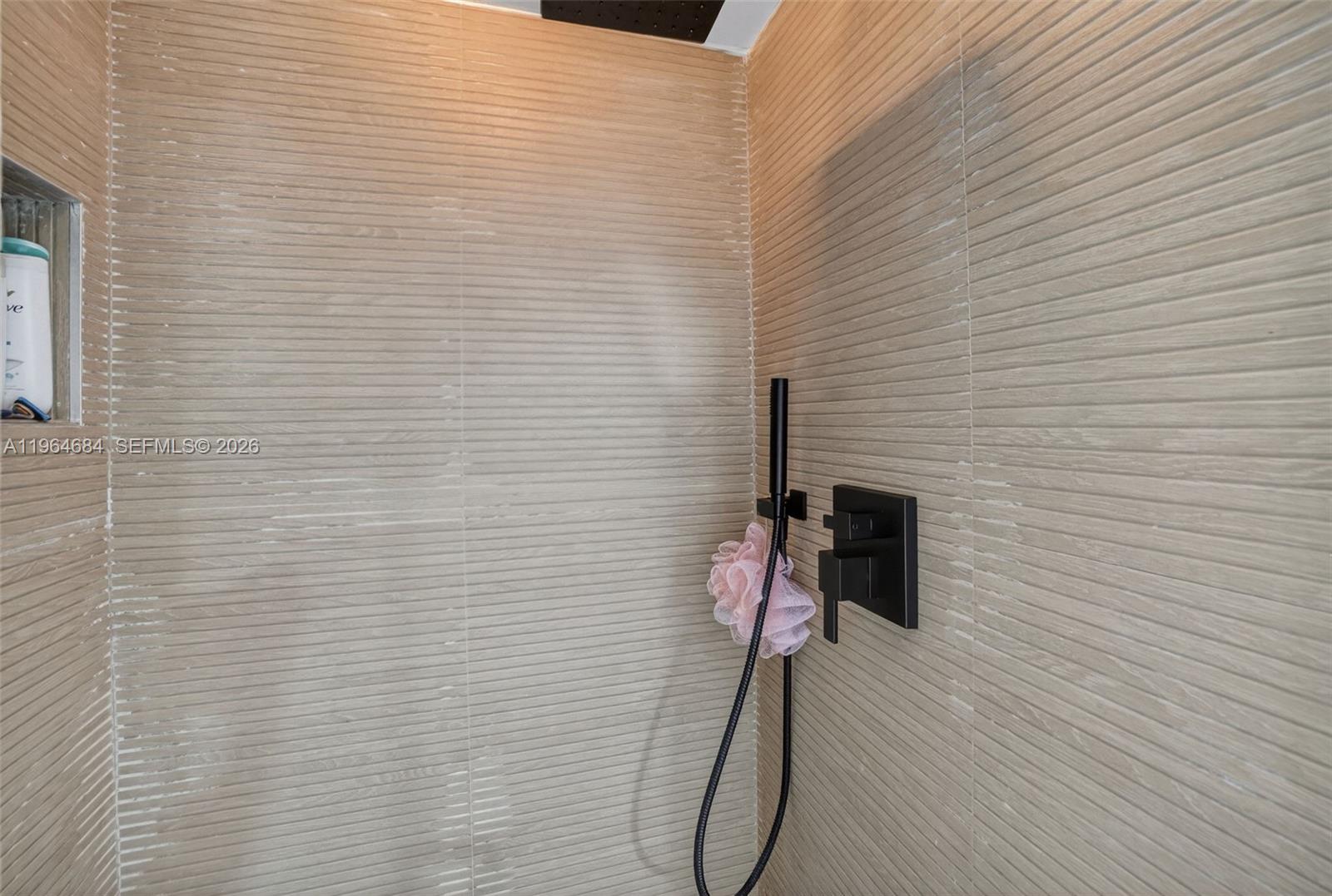 1000 ISL BLVD WILLIAMS IS - Residential