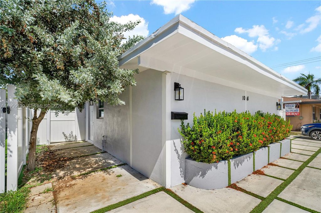 Photo of 1041 NE 9th Ave #A3, Fort Lauderdale, FL 33304 (MLS # A11955139)