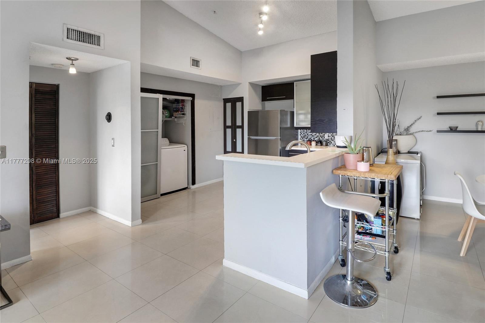 COURTYARDS AT DAVIE CONDO - Residential