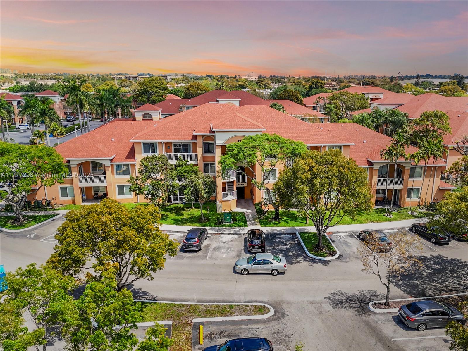 COURTYARDS AT DAVIE CONDO - Residential