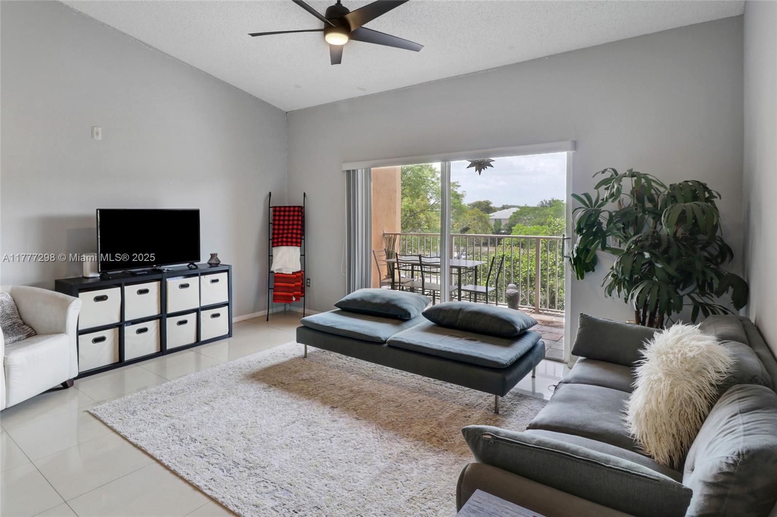 COURTYARDS AT DAVIE CONDO - Residential