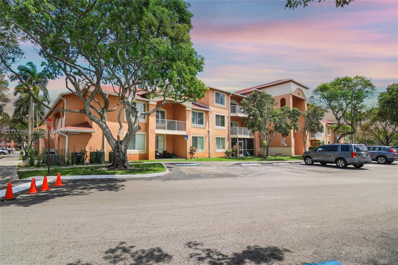 COURTYARDS AT DAVIE CONDO - Residential