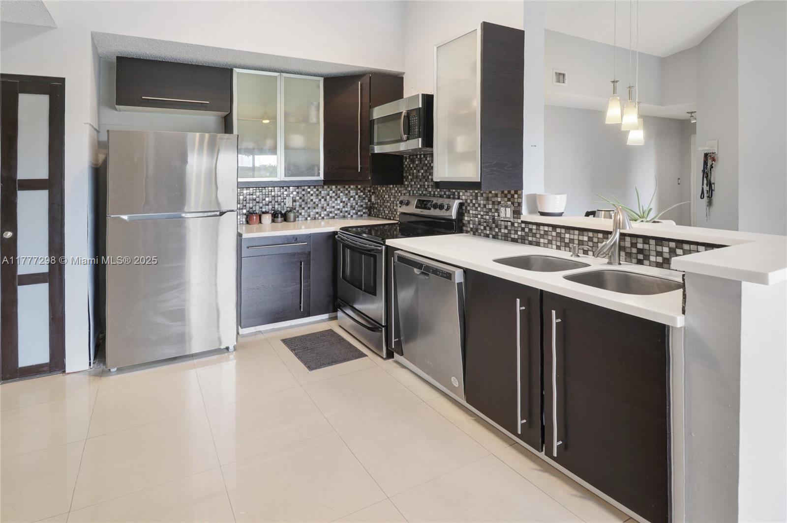 COURTYARDS AT DAVIE CONDO - Residential