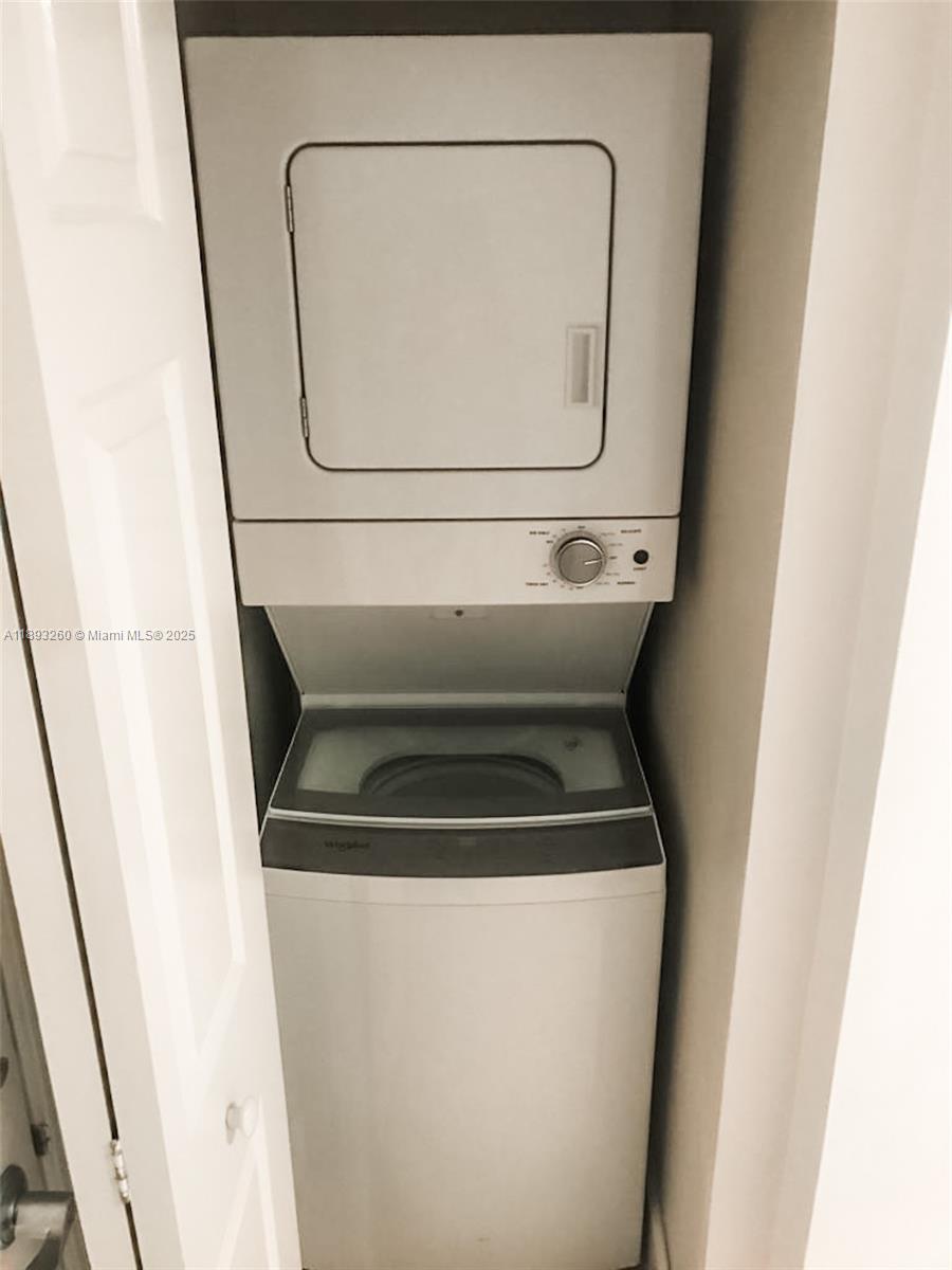 DOUGLAS GRAND CONDO - Residential Lease
