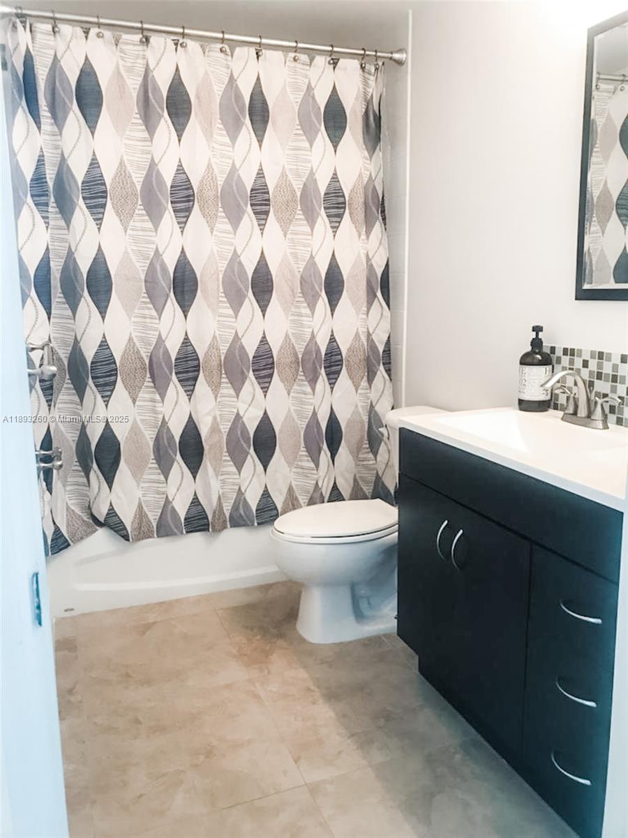 DOUGLAS GRAND CONDO - Residential Lease