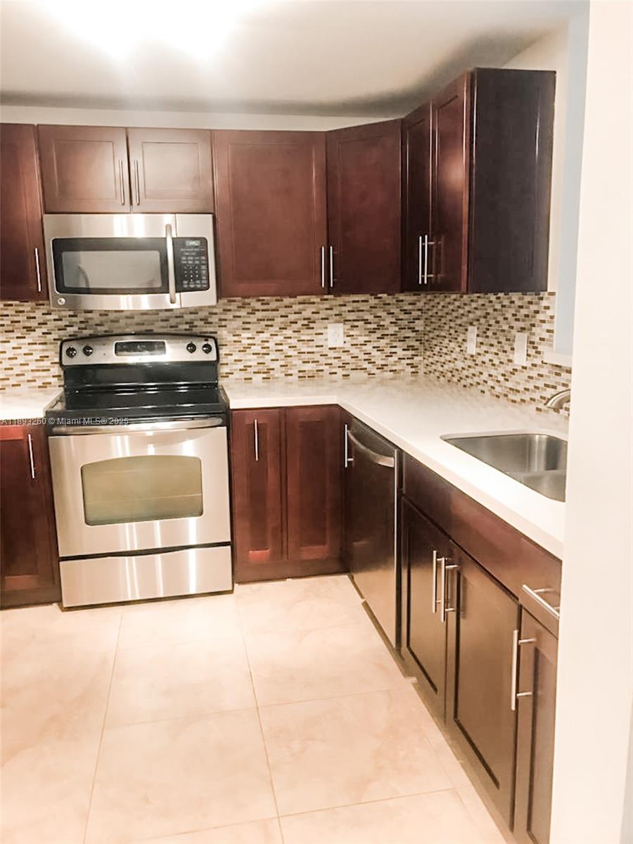 DOUGLAS GRAND CONDO - Residential Lease