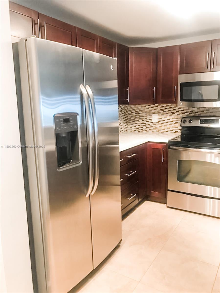 DOUGLAS GRAND CONDO - Residential Lease