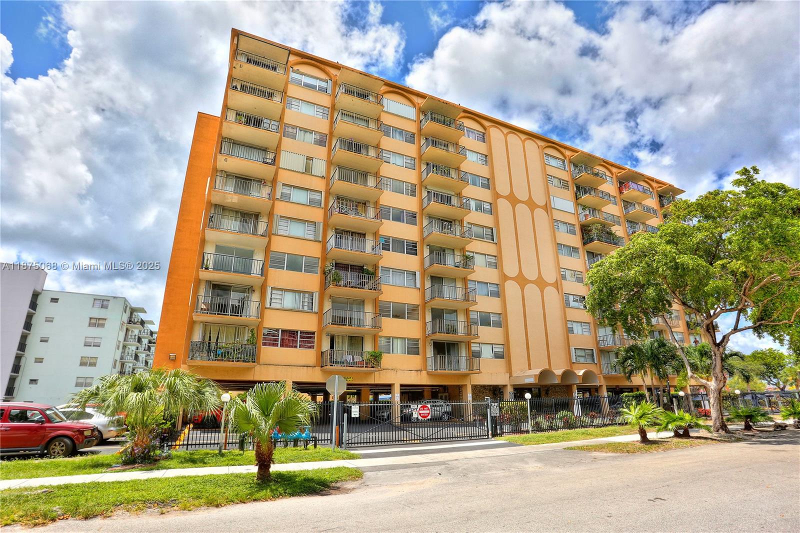 THREE HORIZONS NORTH COND - Residential