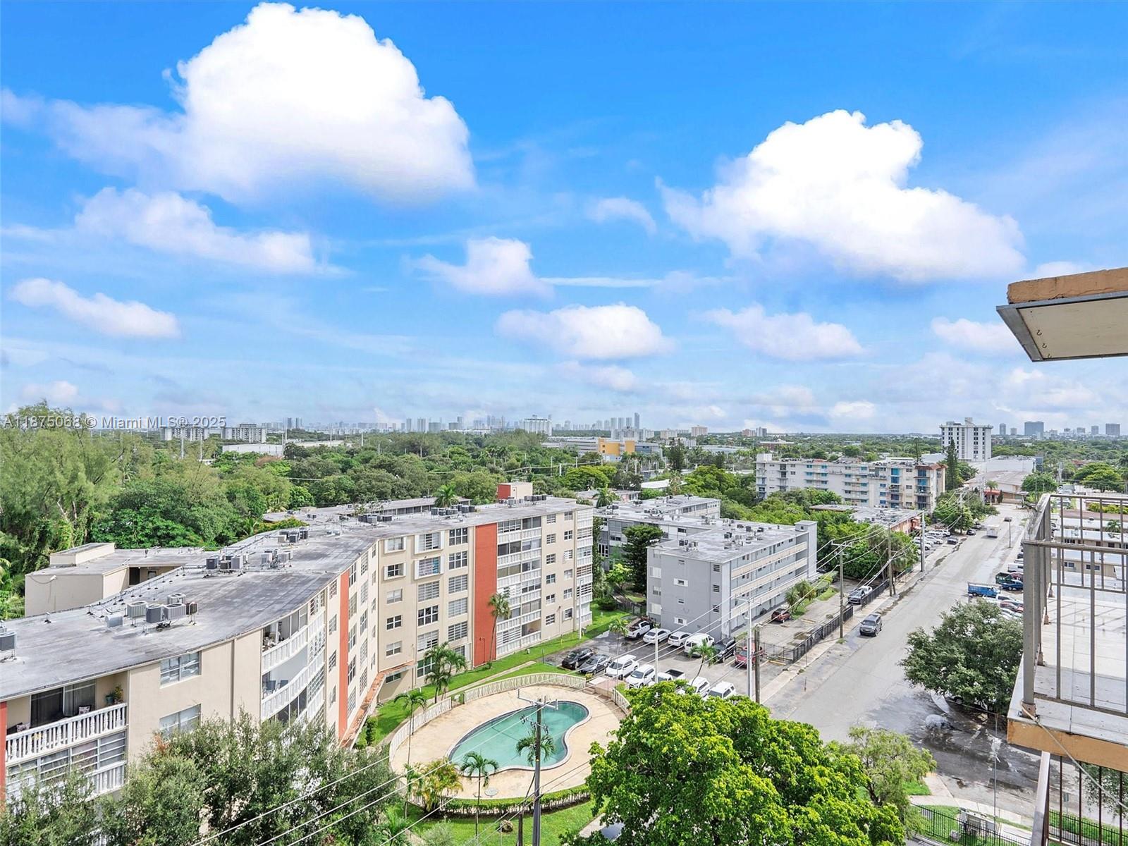 THREE HORIZONS NORTH COND - Residential