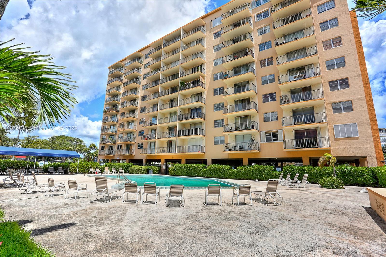 THREE HORIZONS NORTH COND - Residential