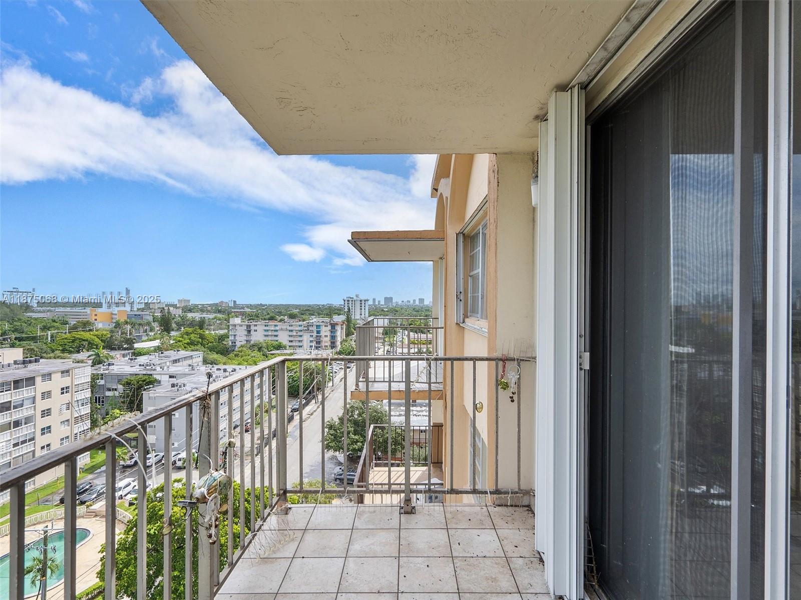 THREE HORIZONS NORTH COND - Residential