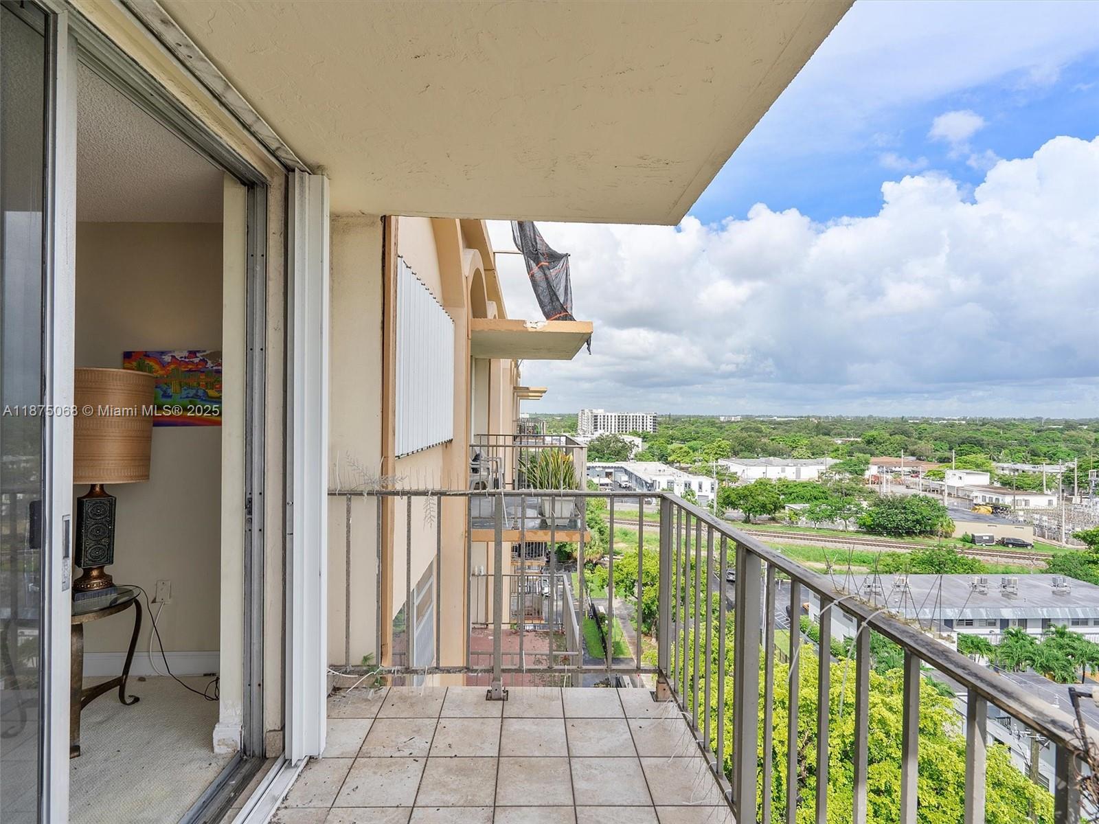 THREE HORIZONS NORTH COND - Residential