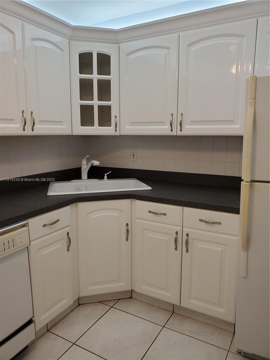 PALM-AIRE C C APTS 31 CON - Residential