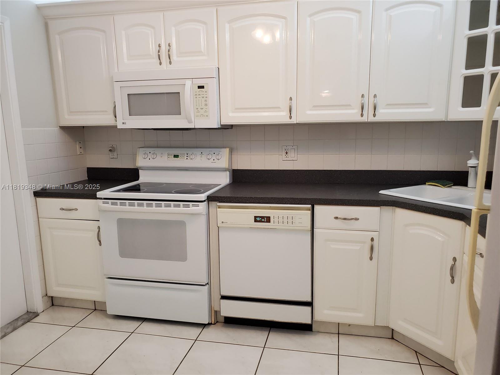 PALM-AIRE C C APTS 31 CON - Residential