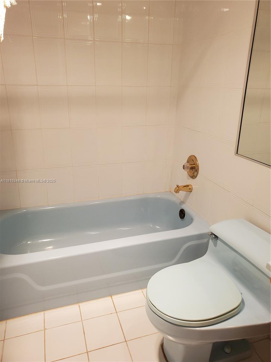 PALM-AIRE C C APTS 31 CON - Residential