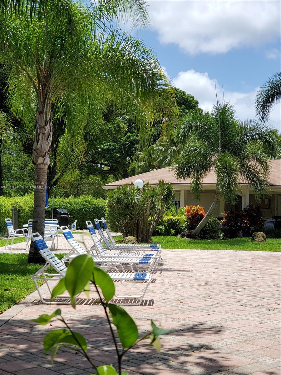 PALM-AIRE C C APTS 31 CON - Residential