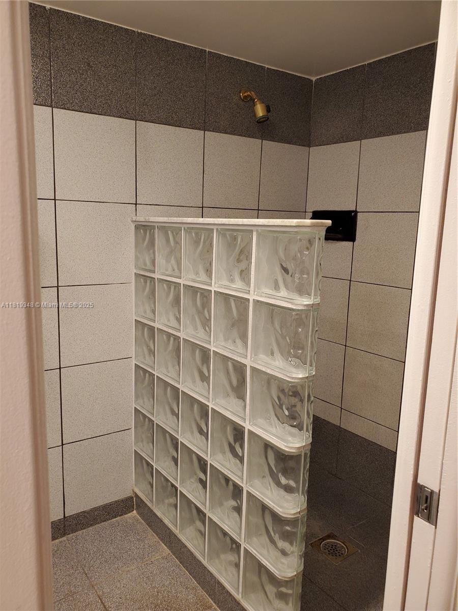 PALM-AIRE C C APTS 31 CON - Residential