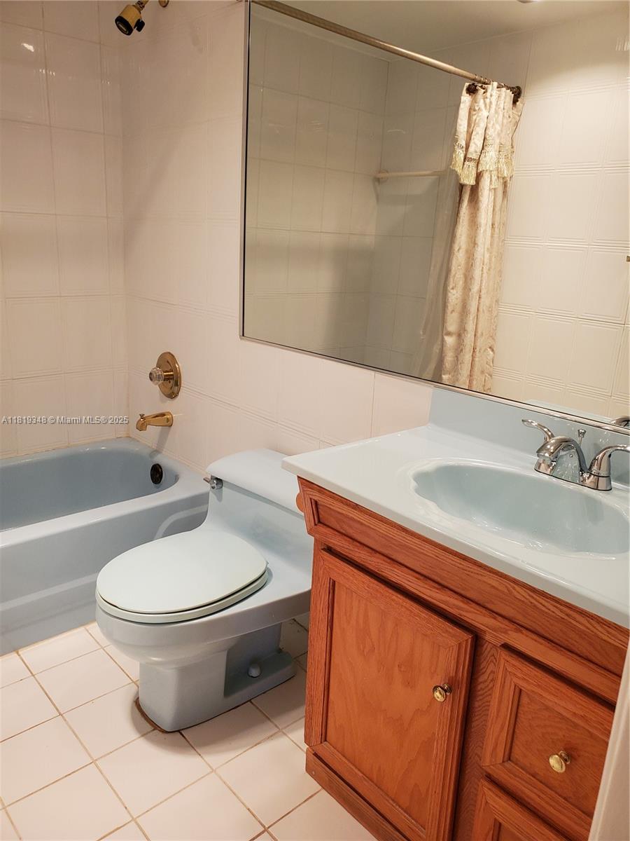 PALM-AIRE C C APTS 31 CON - Residential