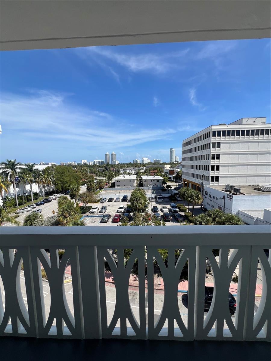 4142 N Jefferson Ave 6B