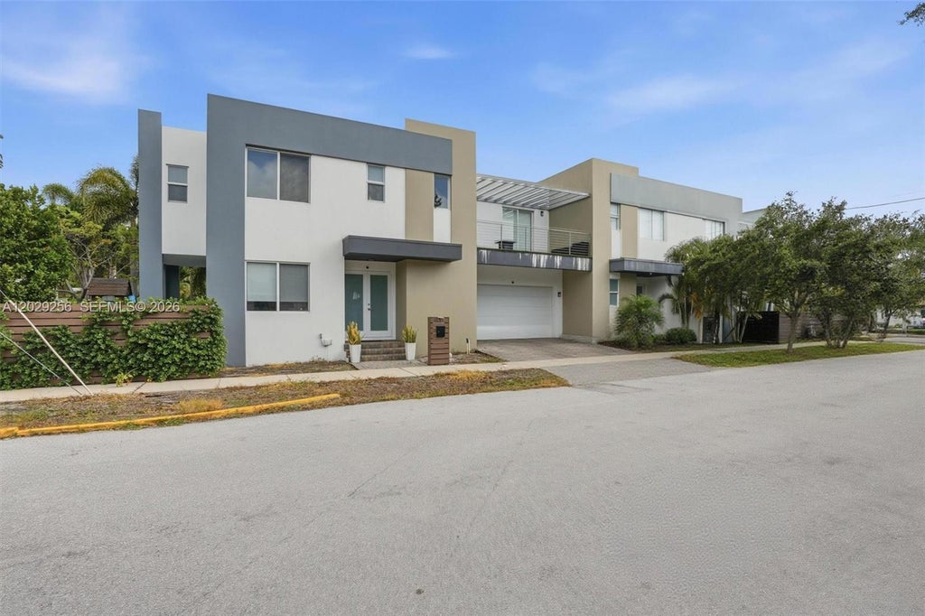 Photo of 1417 NE 17th St, Fort Lauderdale, FL 33305 (MLS # A12029256)