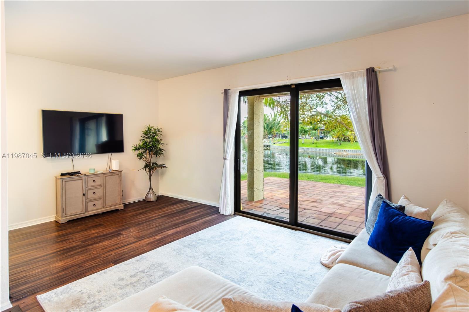 WESTVIEW CONDOMINIUM NO O - Residential Lease