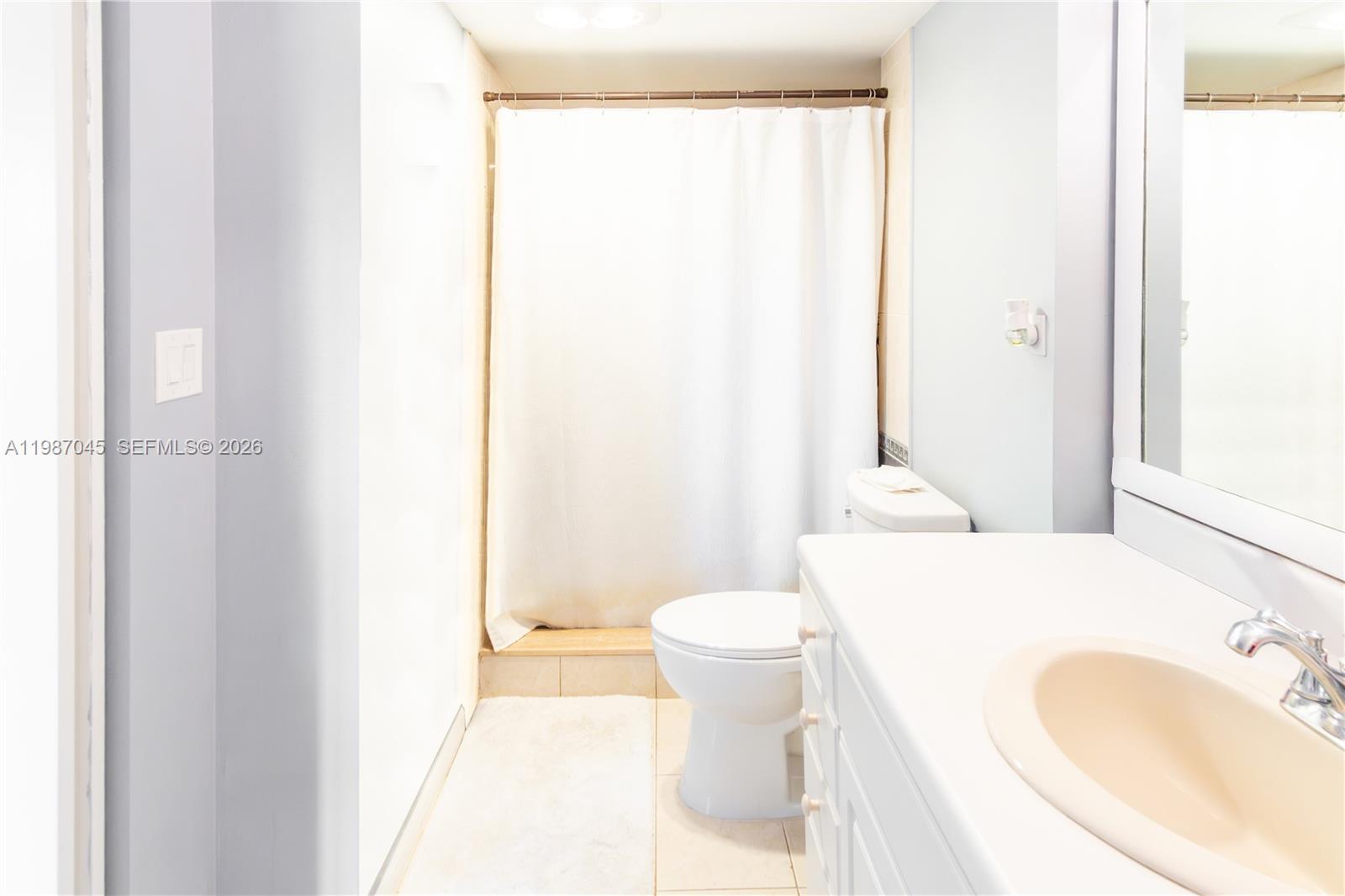 WESTVIEW CONDOMINIUM NO O - Residential Lease