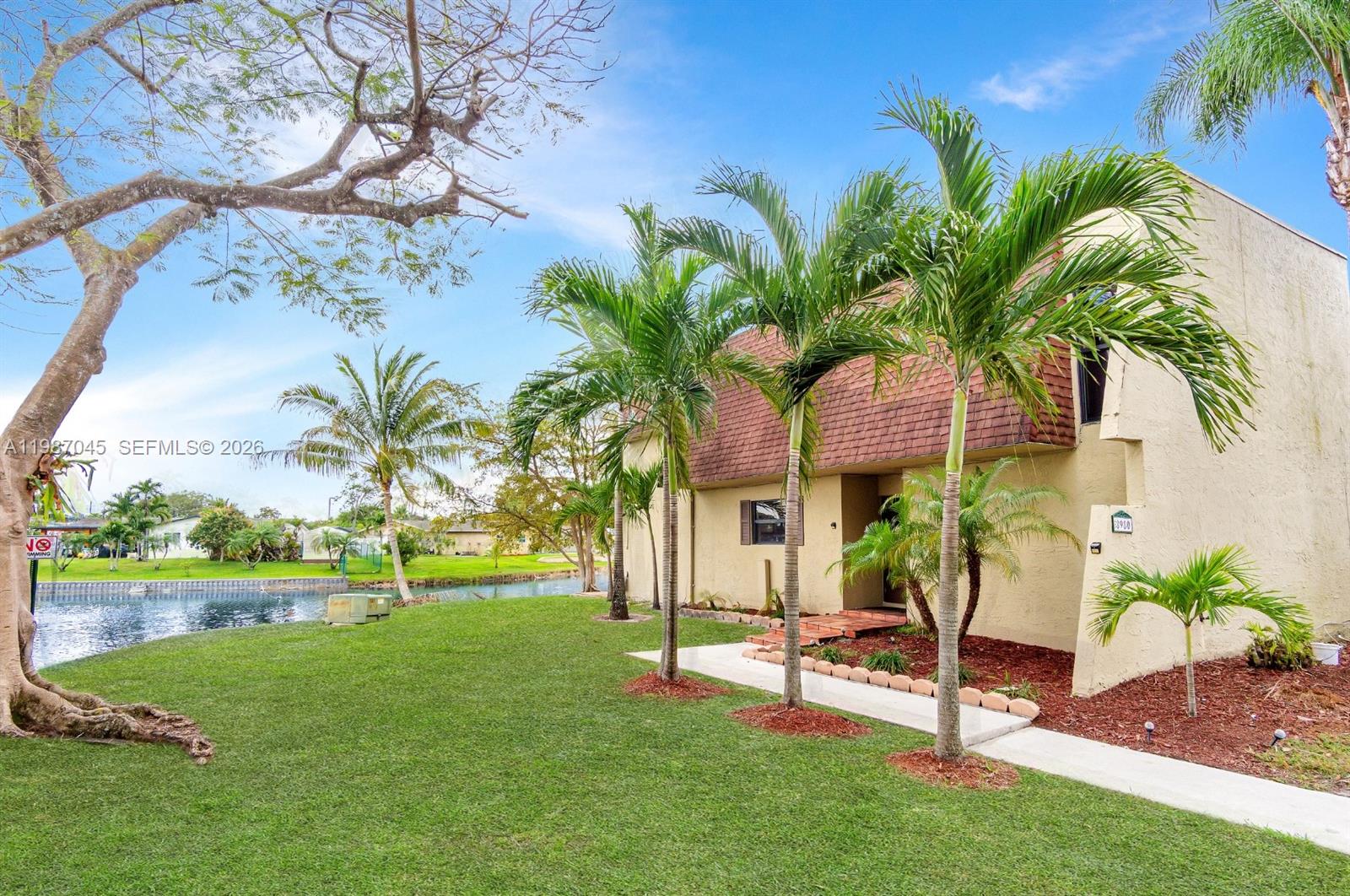 WESTVIEW CONDOMINIUM NO O - Residential Lease