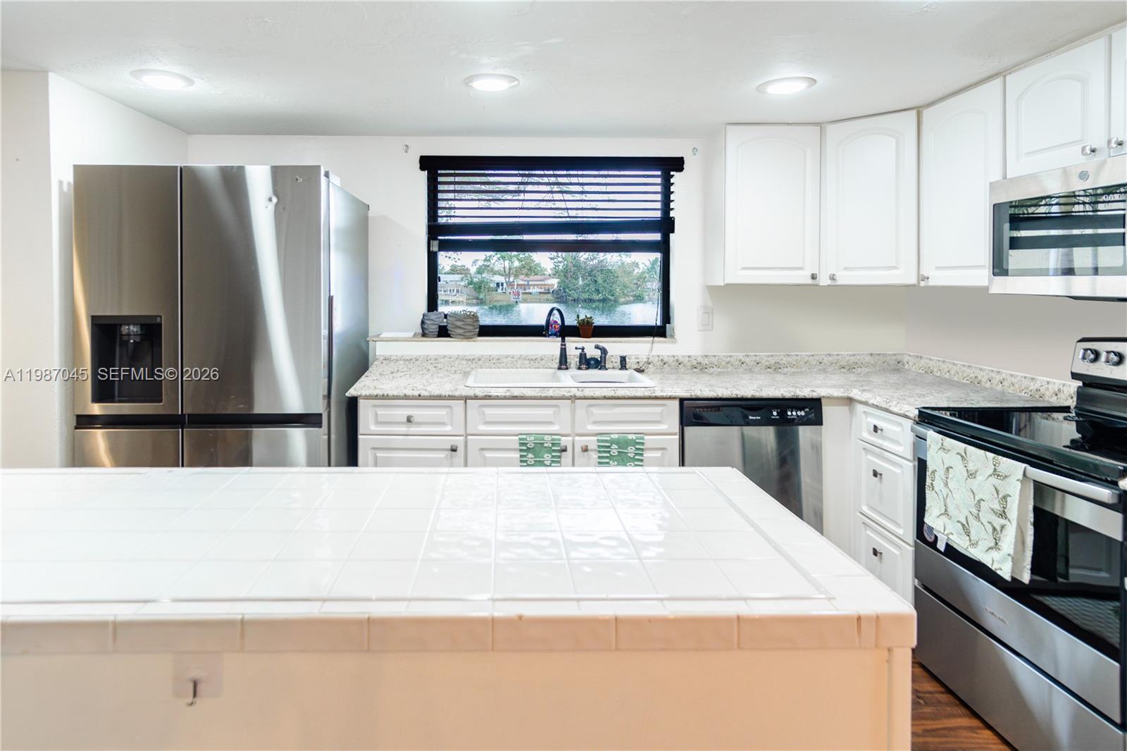 WESTVIEW CONDOMINIUM NO O - Residential Lease