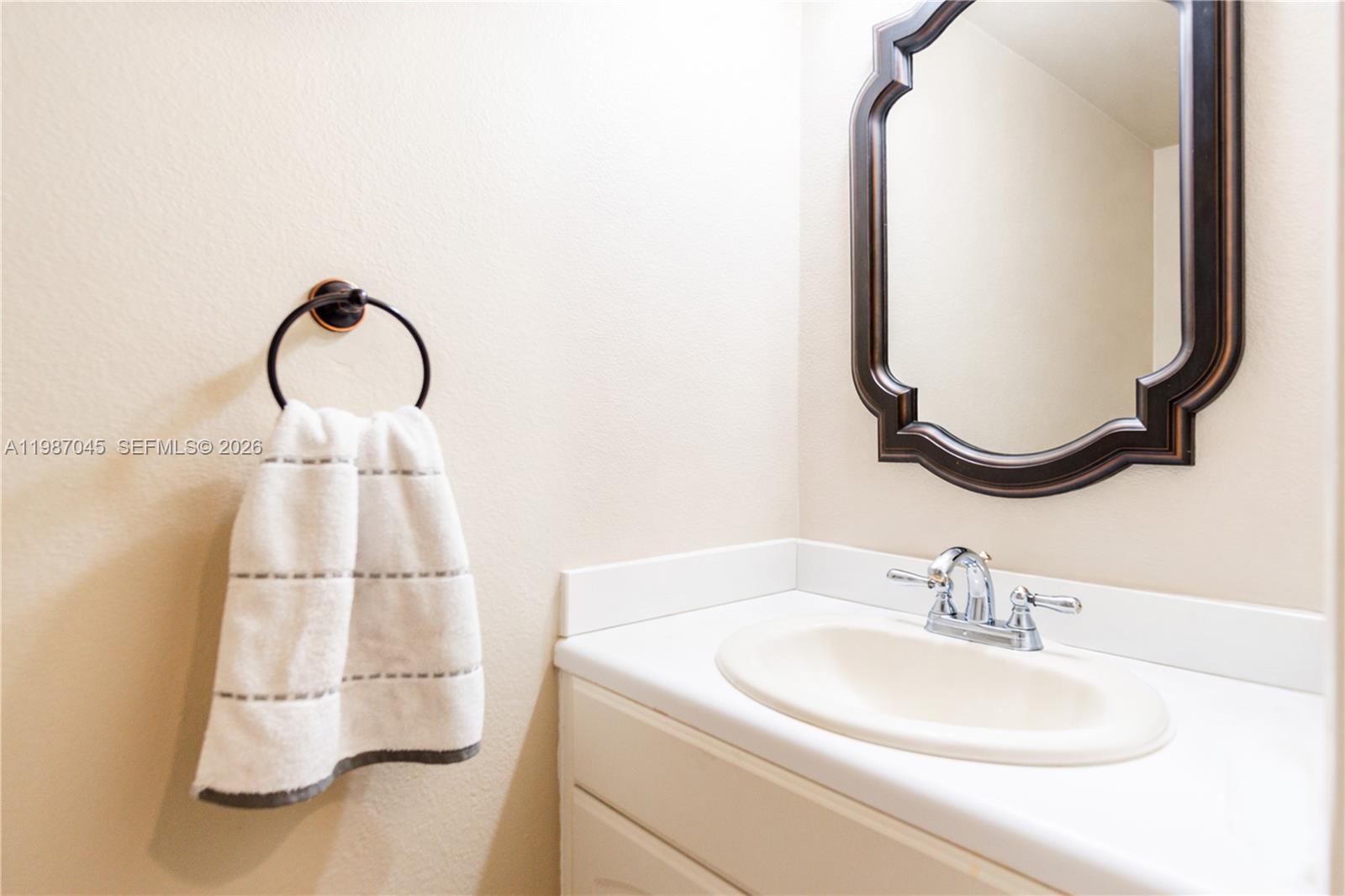 WESTVIEW CONDOMINIUM NO O - Residential Lease